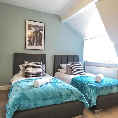 Tudors Esuites 5 Bedroom House Holiday home