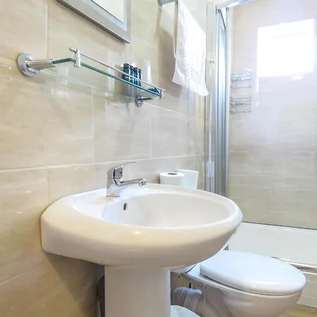 Tudors Esuites 5 Bedroom House Ferienhaus